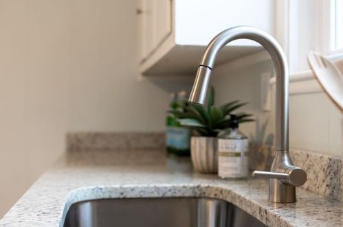 30 Hamlet St, Fall River MA 02724-3331 exterior