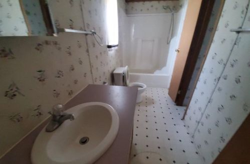 739 Daniel Shays Hwy, Royalston MA  01331-9325 exterior