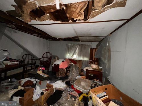 1287 Clements Bridge Rd, West Deptford NJ 08096-3085 exterior