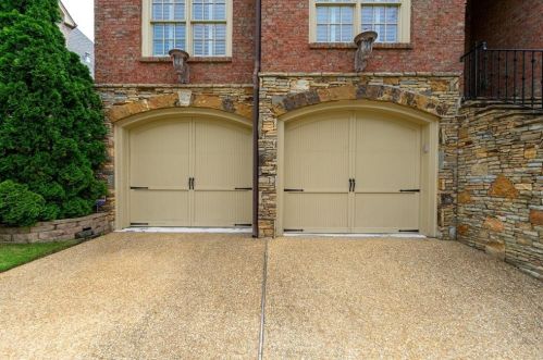 1789 Buckhead Vly Ln, Atlanta GA 30324-2795 exterior