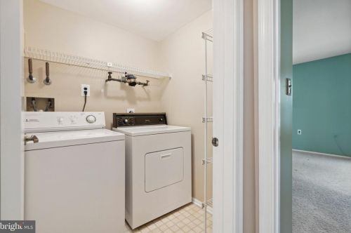 31 Blanchard Dr, West Deptford NJ 08096-6728 exterior