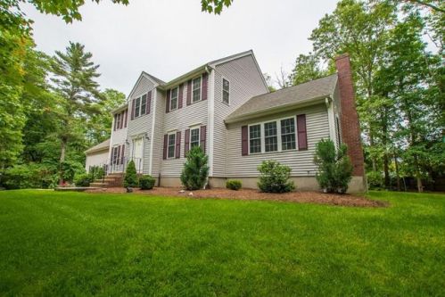 43 Twin Diamond Dr, East Bridgewater, MA 02324-2153