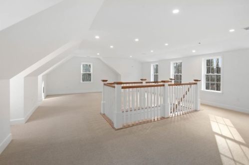 7 Queen Anne Ln, Hingham MA  02043-3904 exterior