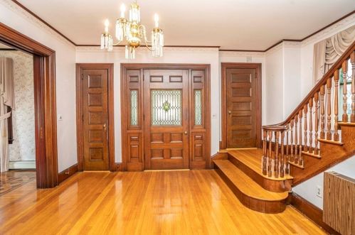 193 Broadway, Taunton MA 02780-1811 exterior