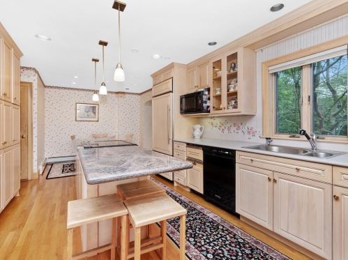 77 Montrose St, Newton MA 02458-2718 exterior