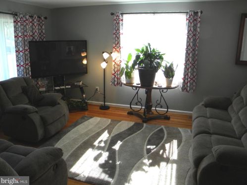 60 Holly Dr, West Deptford NJ  08096-3317 exterior