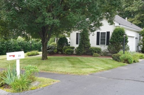 21 Valente Dr, Worcester, MA 01604-1447