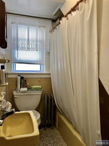 48 Dukes St, Kearny NJ 07032-3928 exterior