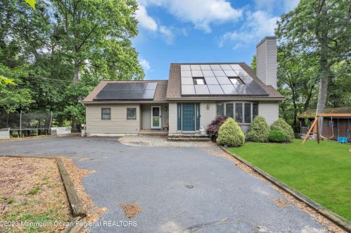 52 Lakeview Dr, Jackson Twp NJ 08527-2704 exterior