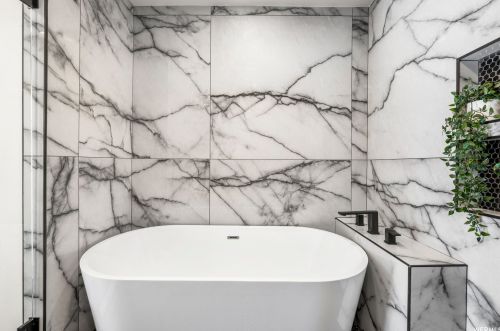 2447 Robidoux Rd, Sandy UT 84093-1129 exterior