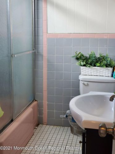 34 Cherry St, Tinton Falls NJ 07701-5302 exterior