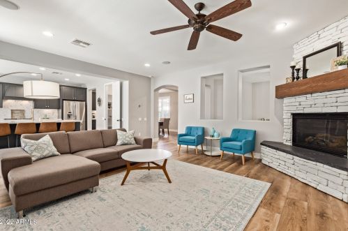 21618 39th Ter, Phoenix AZ  85050-4911 exterior