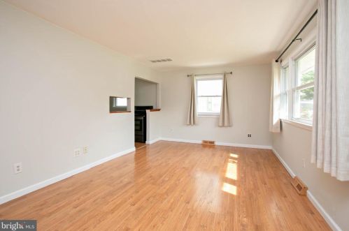 121 Hannold Blvd, West Deptford NJ 08096-1815 exterior