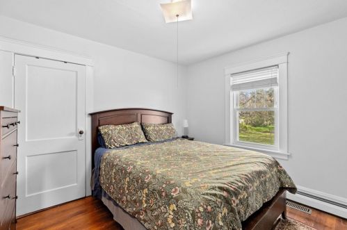 24 Main St, Berkley MA  02779-1399 exterior