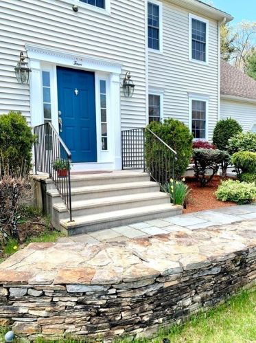 4 Blackthorn Dr, Worcester, MA 01609-1191