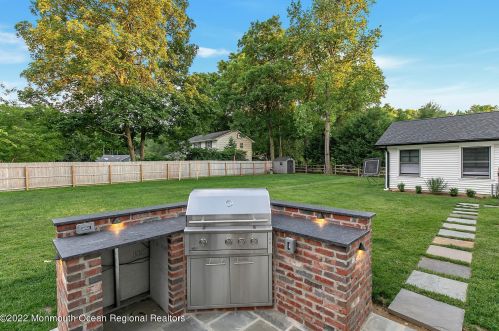 61 Winding Way, Little Silver NJ 07739-1720 exterior