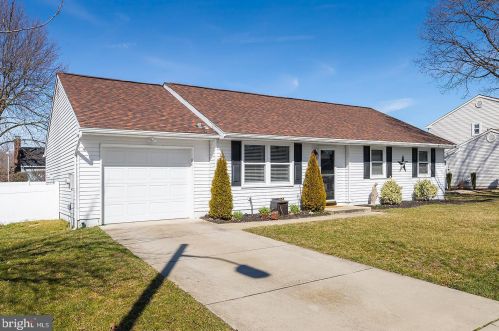 105 Wycombe Ave, West Deptford, NJ 08096-4235