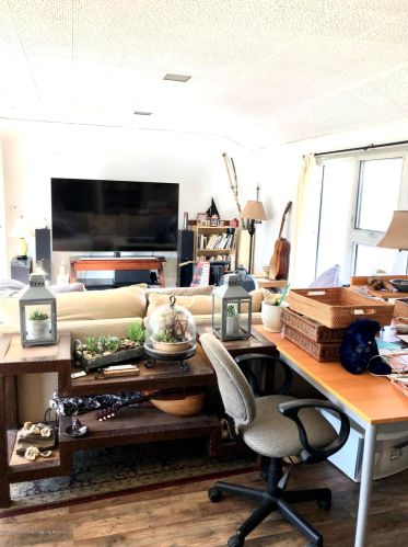 221 Queens Dr, Little Silver NJ 07739-1630 exterior