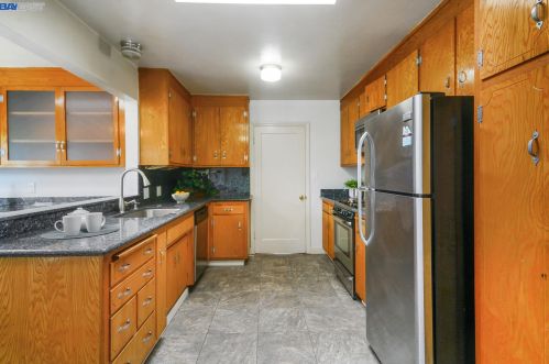 2165 Bradhoff Ave, San Leandro CA 94577-6119 exterior