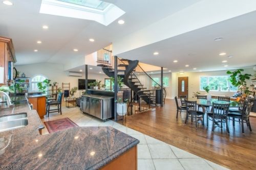 440 Stonetown Rd, Skyline Lakes NJ  07456-1200 exterior