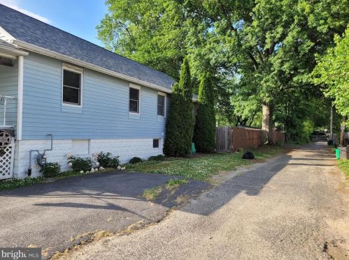 128 Oak St, West Deptford, NJ 08096-3430