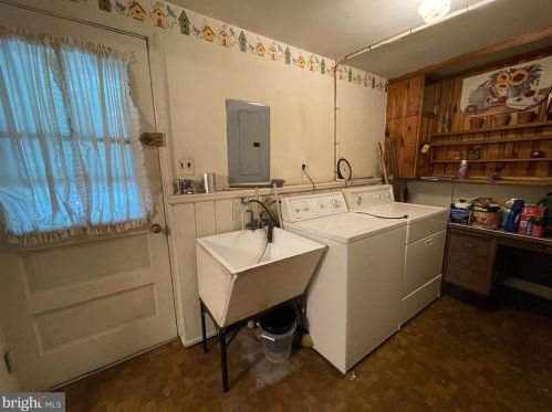 1 Budd Blvd, West Deptford NJ 08096-3332 exterior