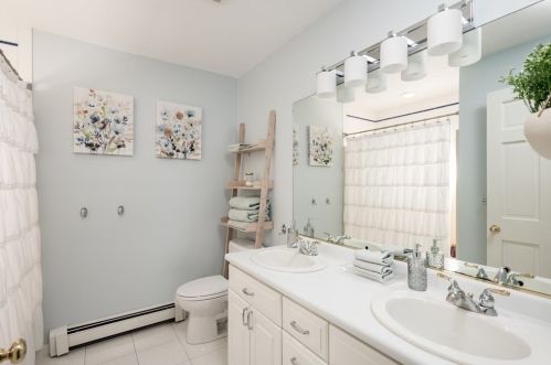 33 Franklin Rodgers Rd, Hingham MA 02043-2665 exterior