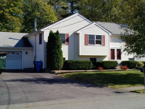 2 Robin Rd, Whitman MA  02382-1891 exterior