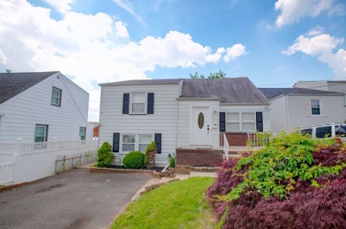 499 Greylock Pkwy, Belleville, NJ 07109-1949