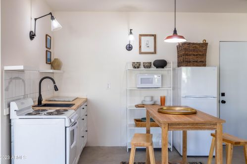 905 Coronado Rd, Phoenix AZ 85008-3931 exterior