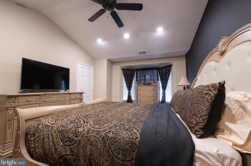 341 Chancellor Dr, West Deptford NJ  08096-5170 exterior