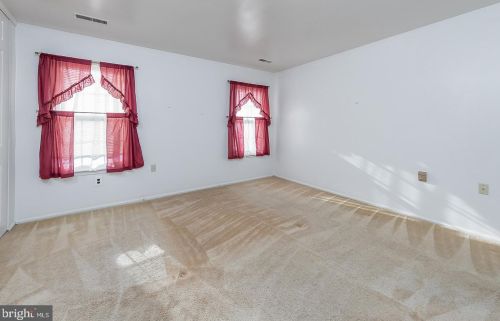 2 Lakebridge Dr, West Deptford NJ 08096-6717 exterior