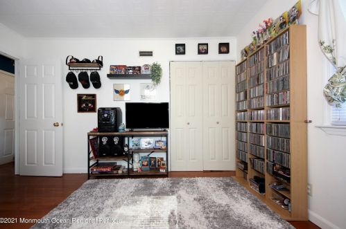 105 Barker Ave, Tinton Falls NJ  07724-2942 exterior