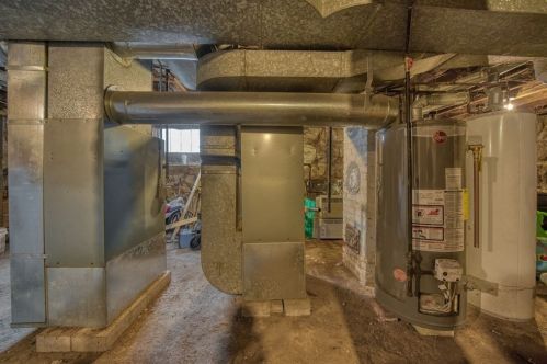 380 Front St, New Bedford MA 02744-2626 exterior