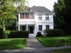 126 Prince St, Newton, MA 02465-2604