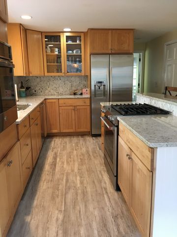 26 Livingston Dr, Plymouth, MA 02360-2304