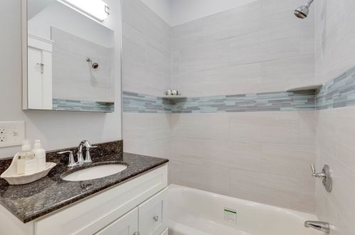 405 Main St, Lynnfield MA 01940-2559 exterior