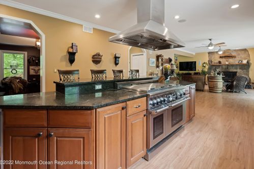 335 Veterans Hwy, Jackson Twp NJ 08527-2832 exterior