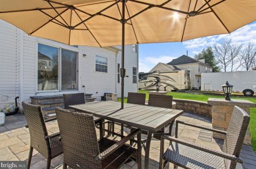 13 Equestrian Dr, Burlington NJ 08016-3065 exterior