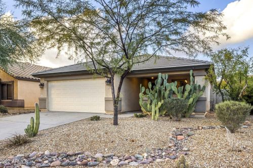 2440 Blue Sky Dr, Phoenix AZ  85085-4761 exterior