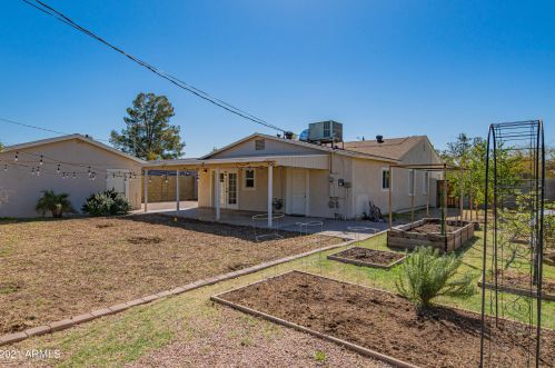 1724 Clarendon Ave, Phoenix AZ 85033-4121 exterior