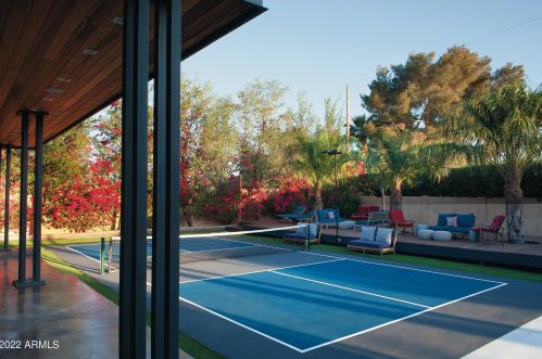 4621 Camelback Rd, Phoenix AZ 85033-1534 exterior