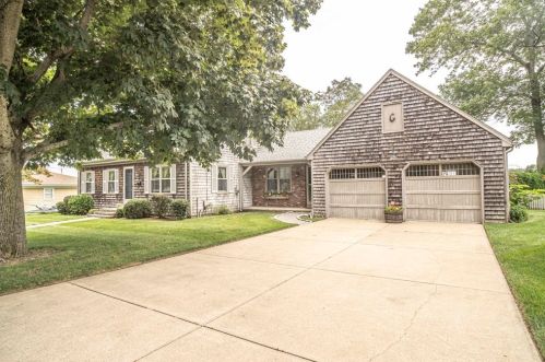 184 Eastview Ave, Fall River, MA 02726-3902