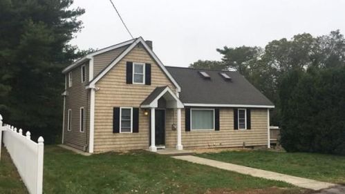 864 Middle Rd, New Bedford, MA 02743-1410