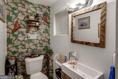 180 Sacramento Ct, West Deptford NJ  08051-1361 exterior