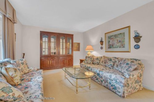 52 Laurel Dr, Little Silver NJ 07739-1416 exterior