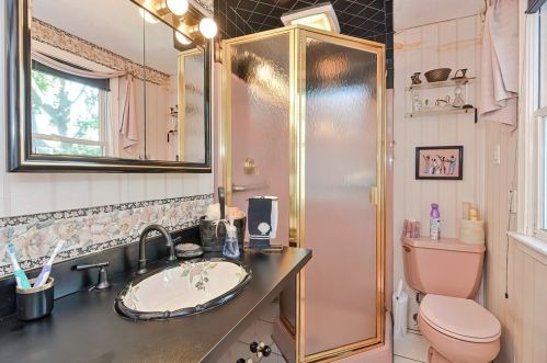 208 Cherry St, Newton MA 02465-1246 exterior