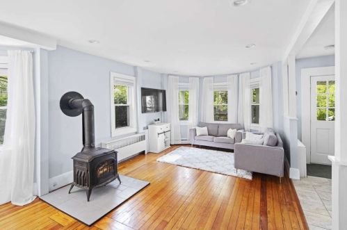 34 Thurston Rd, Newton MA 02464-1244 exterior