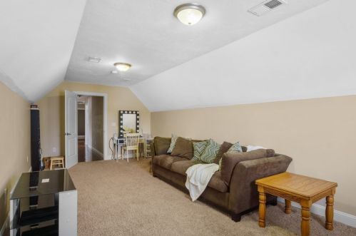 62 Chelsea Dr, Seekonk MA 02771-4923 exterior