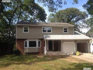 1 Torlen Ct, Hauppauge, NY 11788-2618